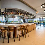 酒店 Harmony Crest Resort& (adults Only) 4*